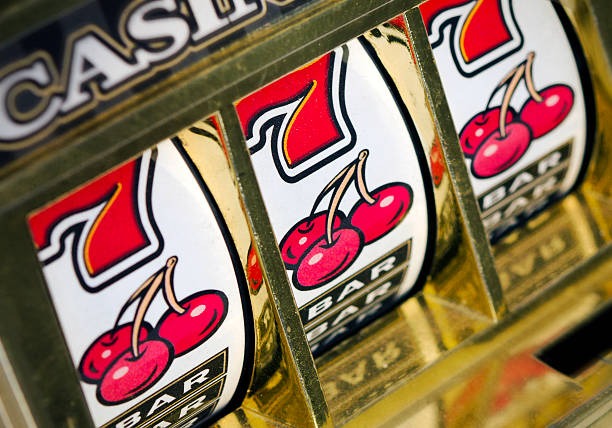 dentoto login Capsa Banting card game interface showing player hands and betting options